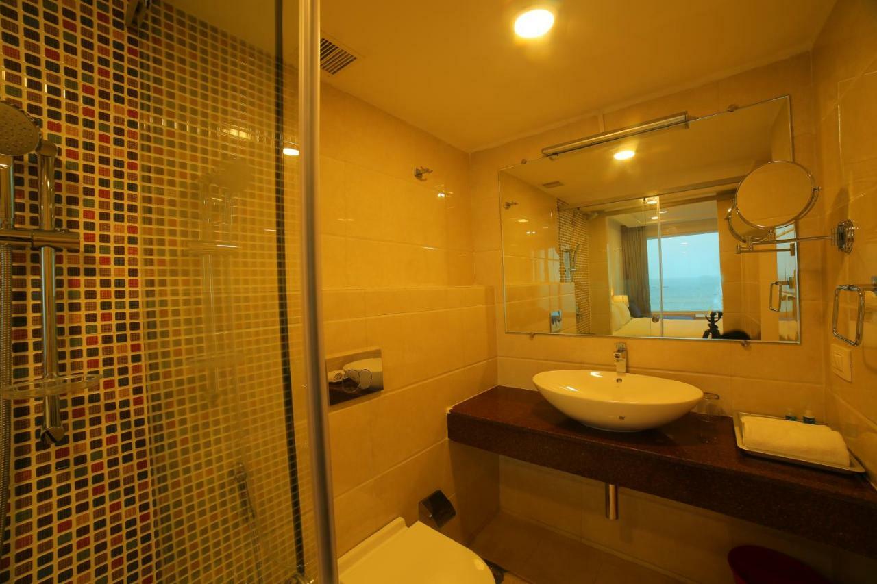 Bay View Hotel Vizag Visakhapatnam Bagian luar foto